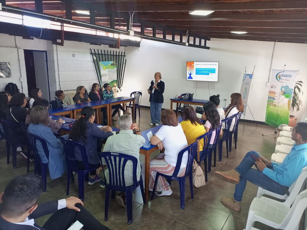 Hoy en los #CiclosFormativosPorLaVida de la alianza #ViveAquíEstamos, participa la Psic. María Cristina Requiz, presidenta de Fundación para el Desarrollo de la Psiconeuroinmunología, hablando sobre como hacer de nuestra vida una obra de arte, en el salón Luisa Paz de #UniandesAC