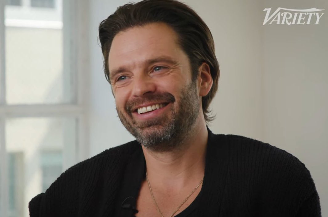 vbarn3s's tweet photo. HE LOOKS SO DAMN FINE IN THAT INTERVIEW https://t.co/0XXbdBnK2M