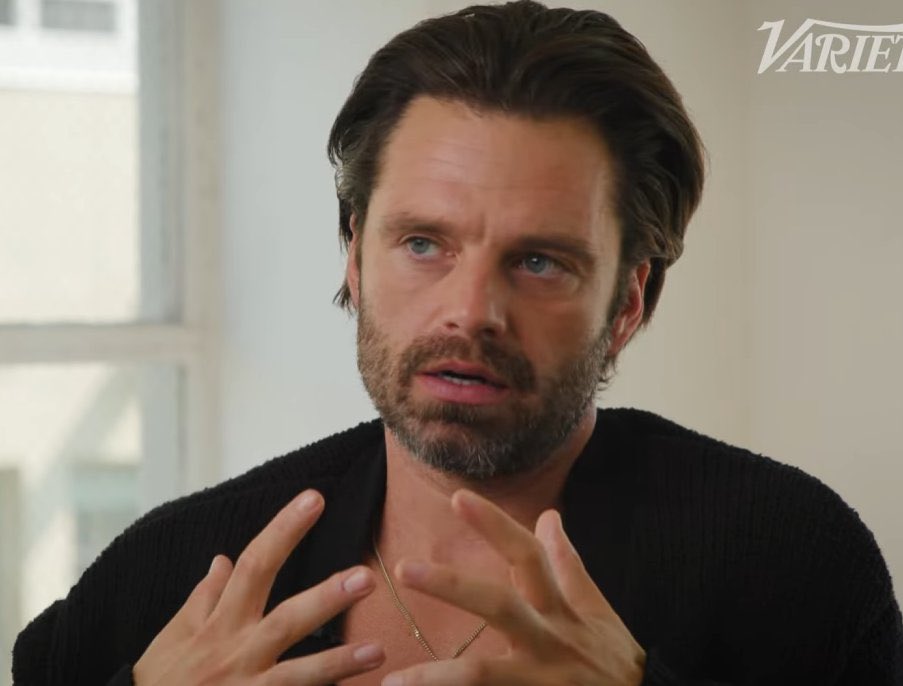vbarn3s's tweet photo. HE LOOKS SO DAMN FINE IN THAT INTERVIEW https://t.co/0XXbdBnK2M