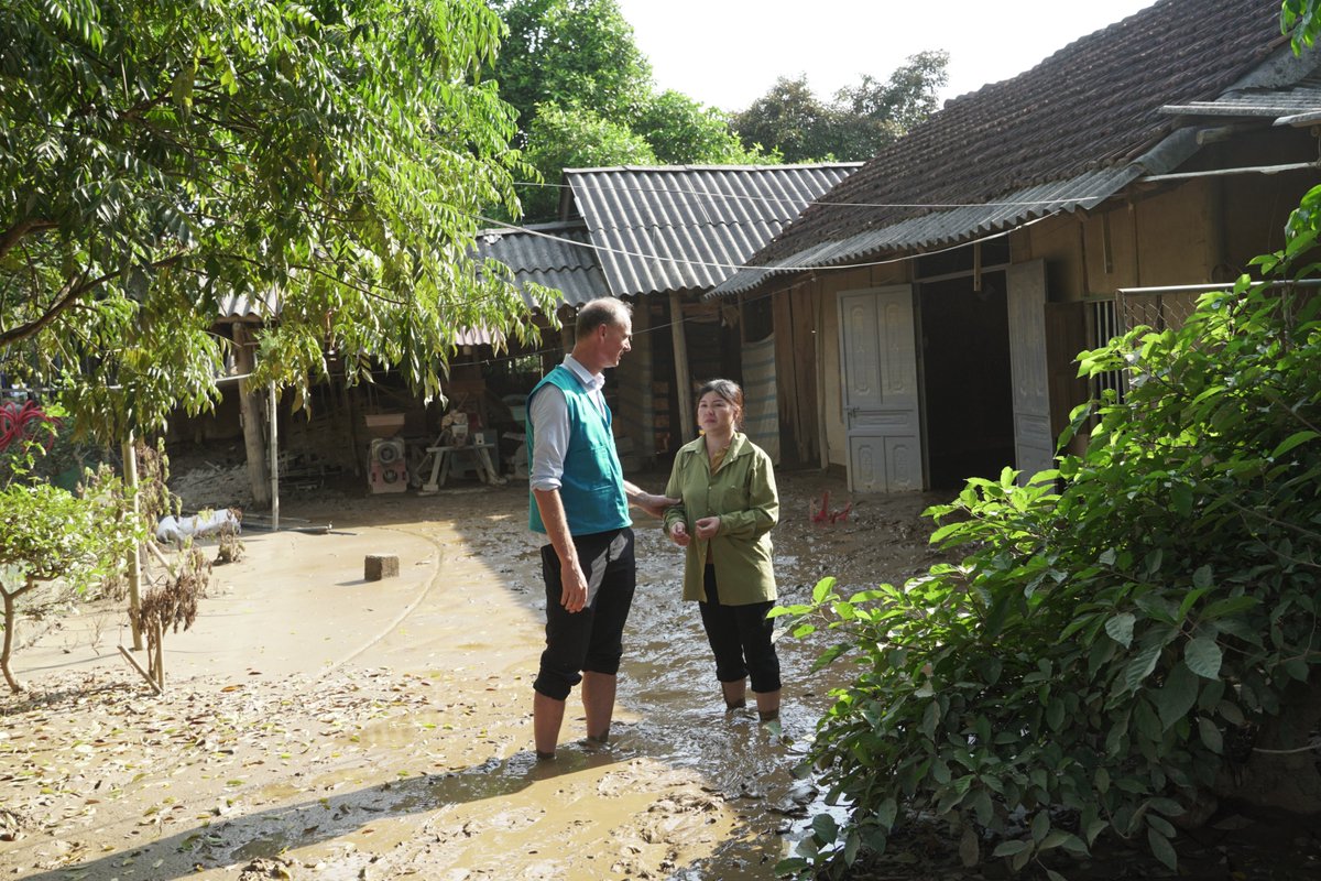UNDPVietNam's tweet photo. 10 days after #TyphoonYagi struck #YenBai province, families remain displaced, crops destroyed, and roads severely damaged. 
While emergency relief helped, communities urgently need home and infrastructure repairs, short-term jobs, and livelihood restoration to fully recover. https://t.co/hljKefyfye