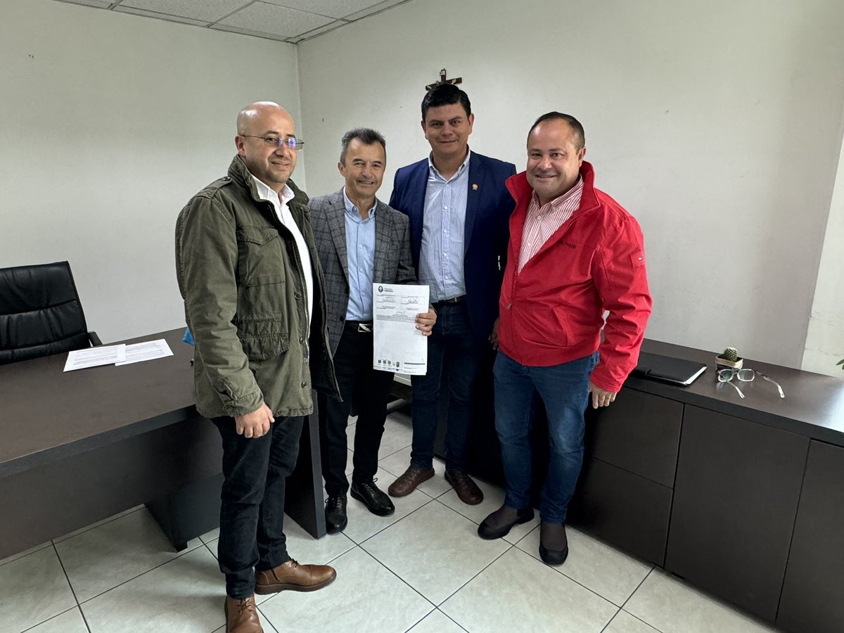 CundiAgro's tweet photo. Para fortalecer el sector ganadero, firmamos con los municipios de #Fuquene, #Lenguazaque, #CarmenDeCarupa, #Ubate, #Villapinzon, #ElRosal, #Zipaquira y #Guasca han unido esfuerzos en un proyecto de mejoramiento de praderas🌿. https://t.co/0OC1ERALGj