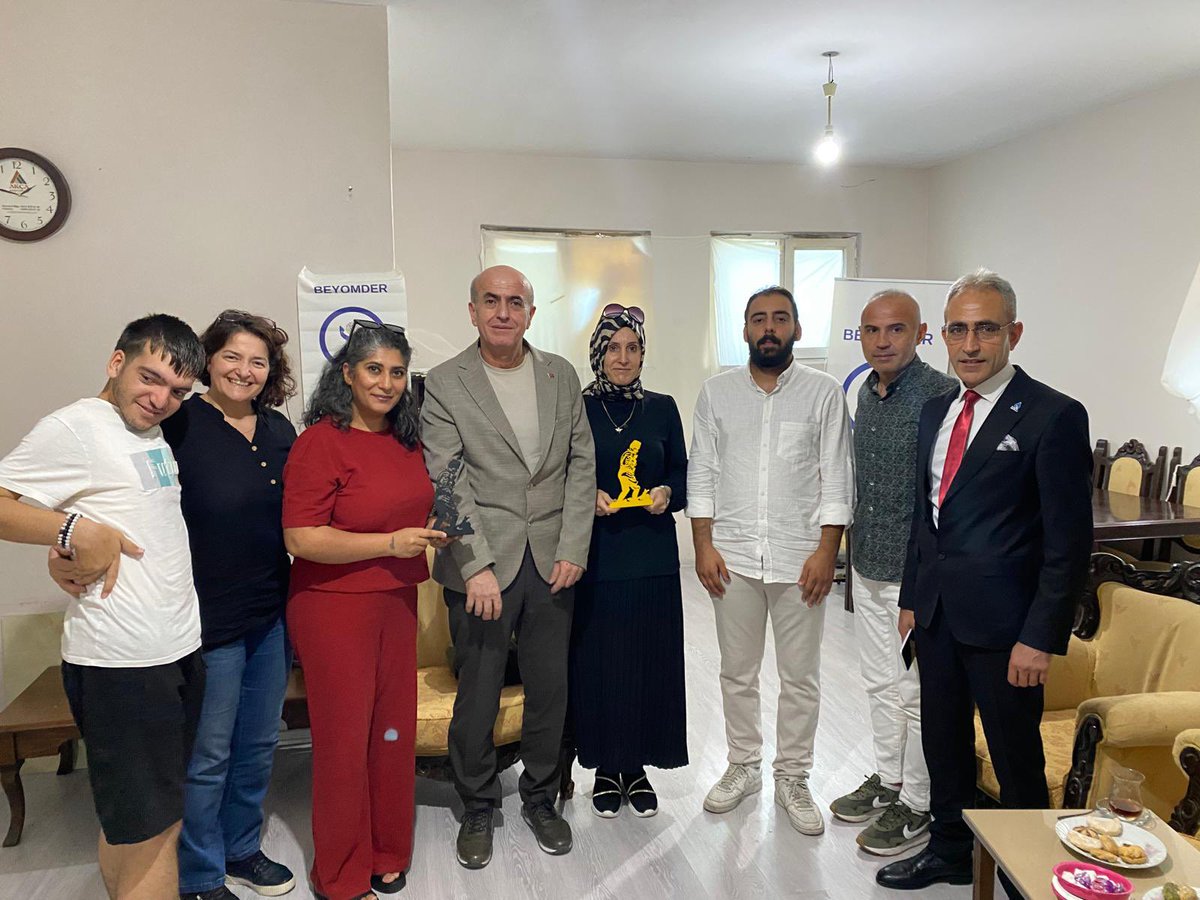 Beylikdüzü Otizmle Mücadele Derneğine ziyarette bulanan İlçe Bşk Sn Mustafa Yayla ve yönetim kurulu üyelerimiz Dernek yöneticileriyle otizm ile ilgili farkındalık çalışmaları ve dezavantajların giderilmesi için istişarelerde bulundular
#otizm #OtizmeDestek