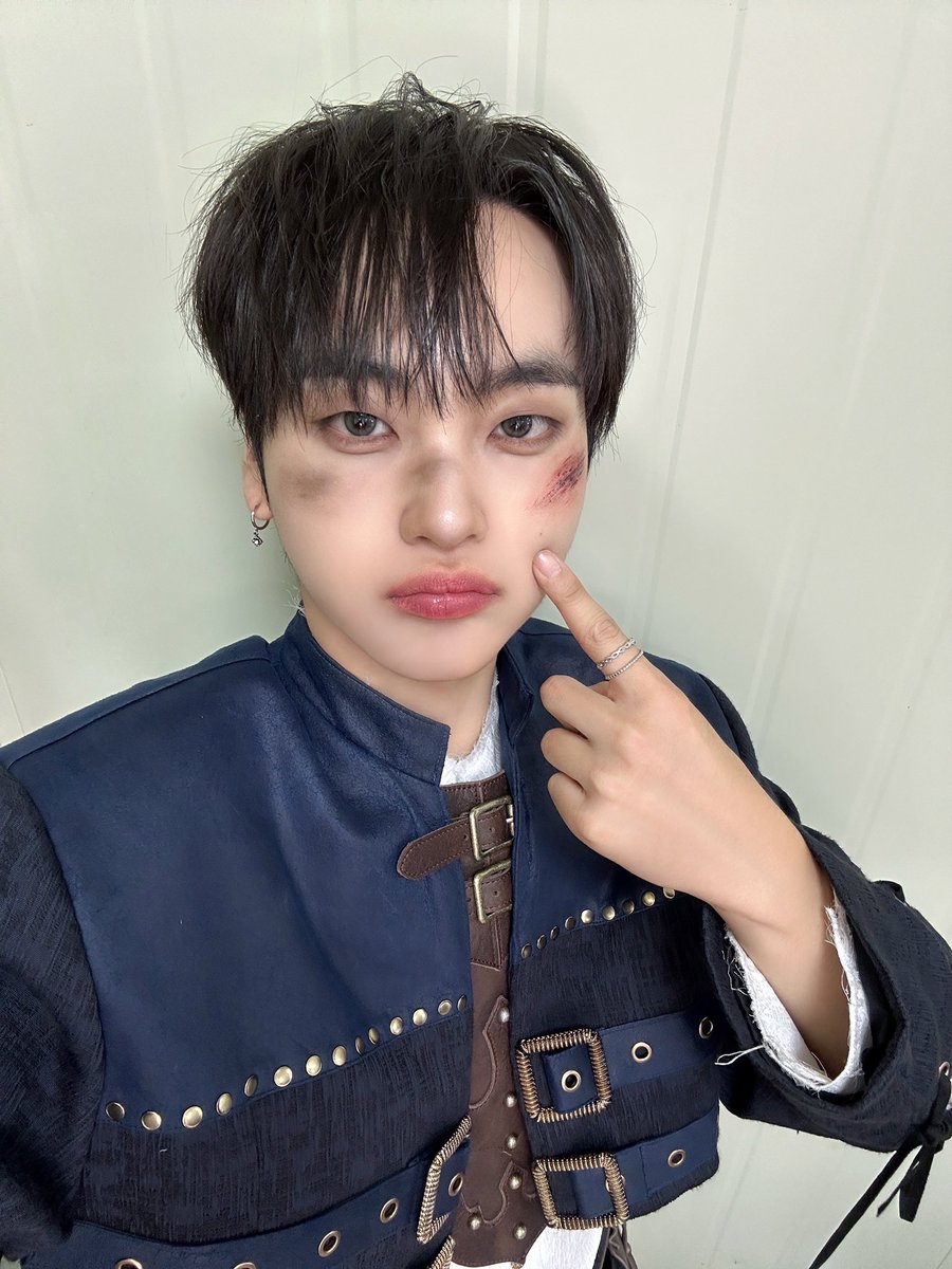 CRAVITYstarship's tweet photo. [#C_LOUD] 240919
Mnet 로드 투 킹덤 : ACE OF ACE
⠀ 
▶ https://t.co/p2jabnEfRo
⠀
#CRAVITY #크래비티
#형준 #태영 #성민
#로드투킹덤 #ROADTOKINGDOM https://t.co/jAjcNW4lcz