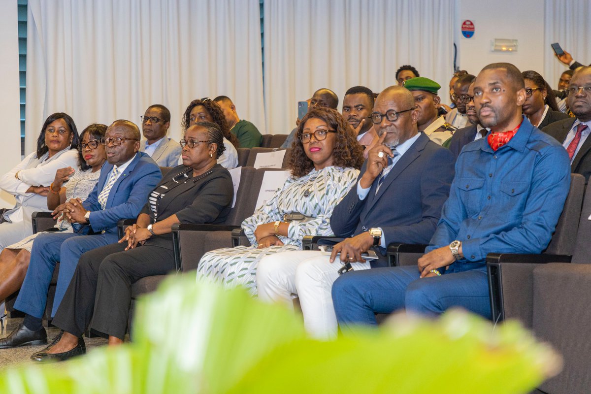 Le 18/09/2024, le MCM, Madame <a href="/laurylndong/">Laurence Ndong</a>, a honoré de sa présence l'avant-première du court métrage "OVI" de la jeune réalisatrice gabonaise Marlène ALENE.
Elle a salué l’ IGIS pour son accompagnement dans la production et a réaffirmé son soutien aux créateurs nationaux.