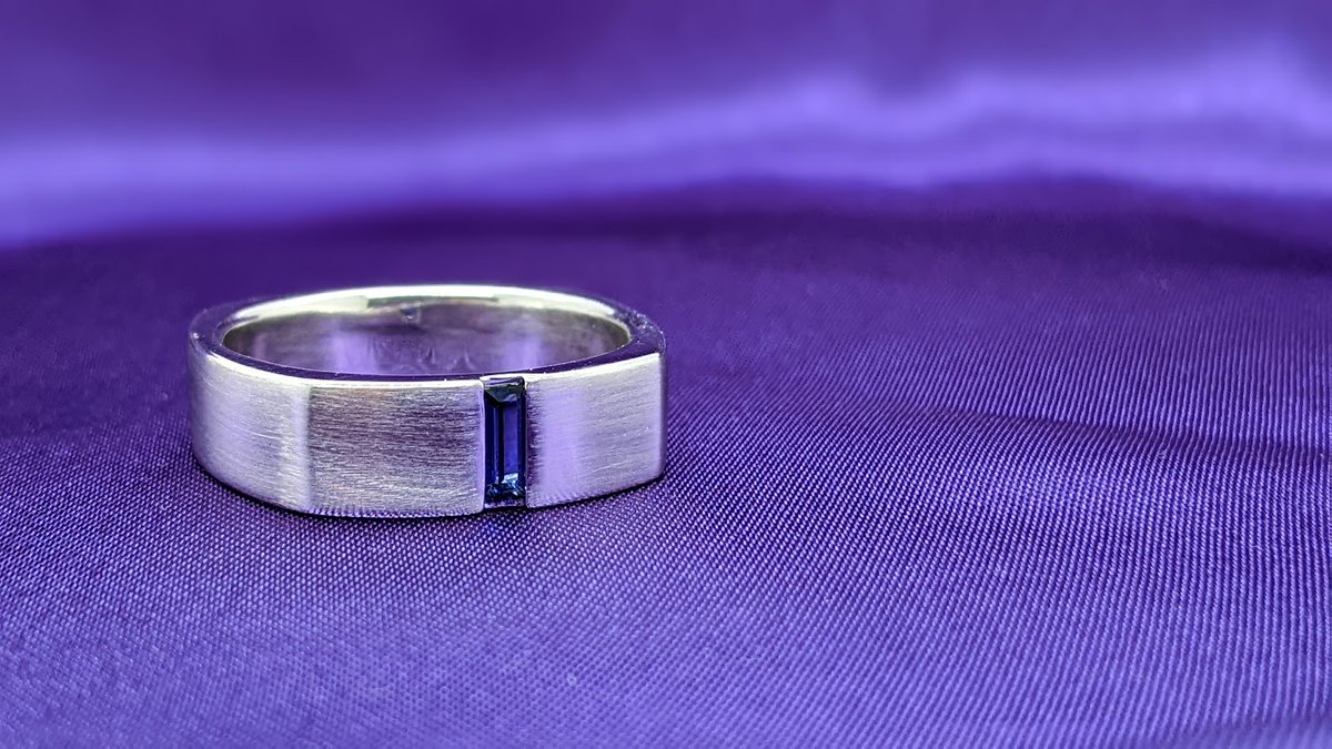 Hendricksonsfj's tweet image. Make a bold impression with silver jewelry. Chunky rings and oversized earrings are trending now. Visit Hendrickson's Fine Jewelry! #BoldJewelry #SilverTrend #Hendricksons