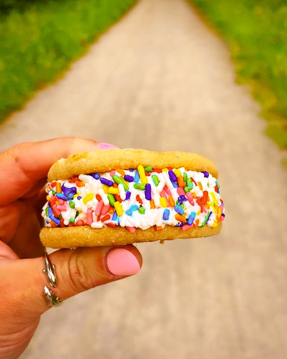 Theorigchipwich's tweet photo. Your moment of zen.
#Chipwich #IceCream https://t.co/OqOc53gfH2