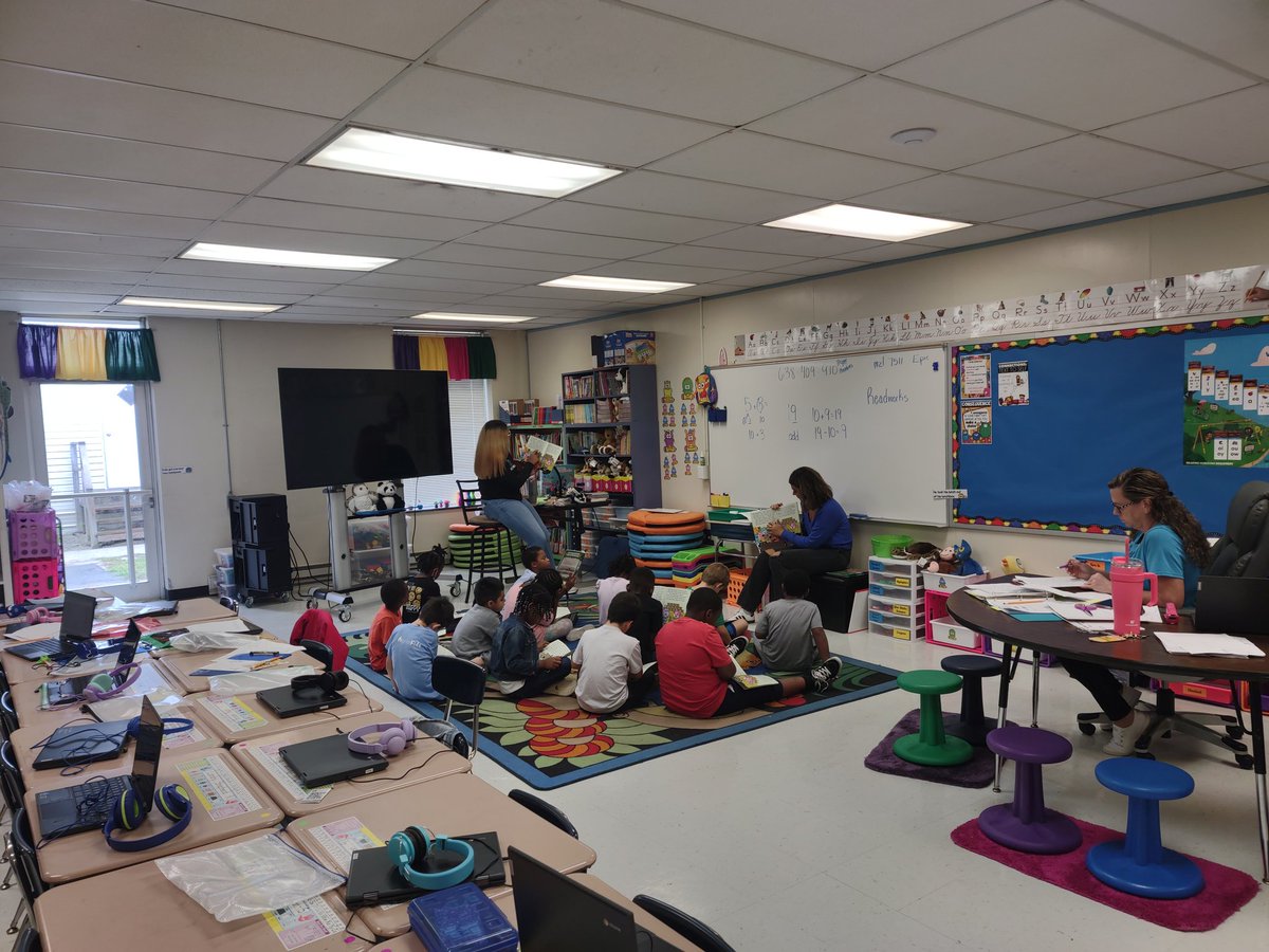 asim_mcgill's tweet photo. Martin County volleyball team paving the way at Williamston Primary School this morning. Go Gators! @secondandseven @BobLilley9 https://t.co/safL151kJa