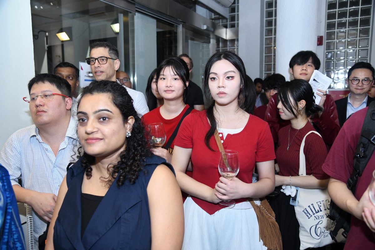 CGIHongKong's tweet photo. Browsing through the works on display evoked a sense of nostalgia for some while the younger generation could also relate to subjects such as the rise of robots or futuristic space travel to Mars. https://t.co/O5i1T58MPQ