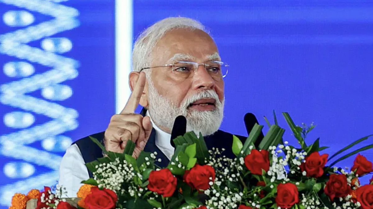 manvendraspeaks's tweet image. PM Modi steps up his election game with an aggressive campaign in Jammu &amp;amp; Haryana! 💥 The battle lines are clear: it's BJP vs Congress. Will his strategy strengthen the government's future? #ModiInAction #BJPElectionCampaign #HaryanaElections #JammuAndKashmir #BJPvsCongress