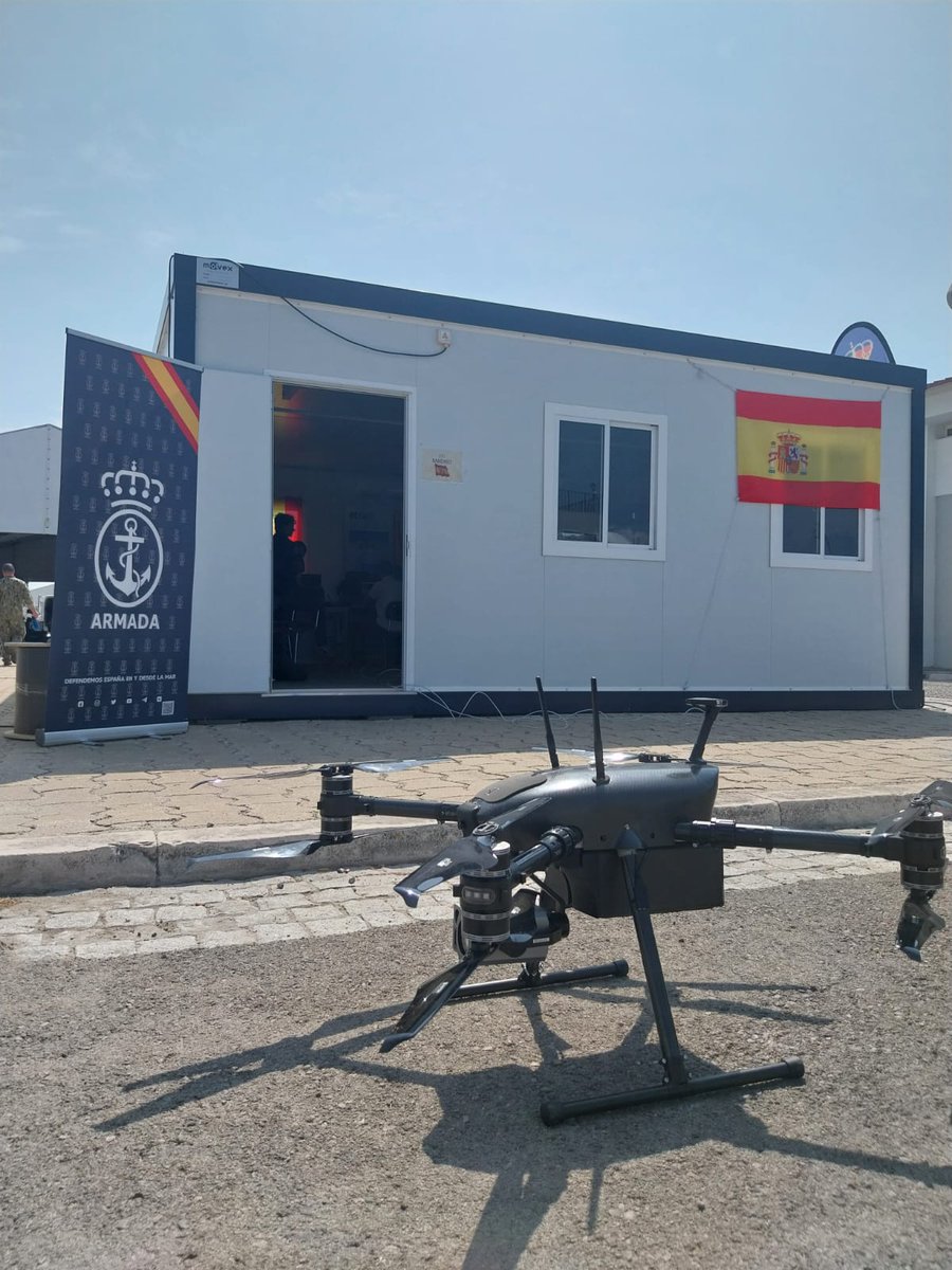 Armada_esp's tweet image. El buque de acción marítima #Tornado participa con en ejercicio multinacional #REPMUS2024, donde se capacita para operar con vehículos no tripulados como el #Kaluga de @Armada_esp ó el #PatrickBlackett de @USNavy en la imagen.
#SomosLaArmada🇪🇸⚓
#DefendemosEspañaEnYDesdeLaMar