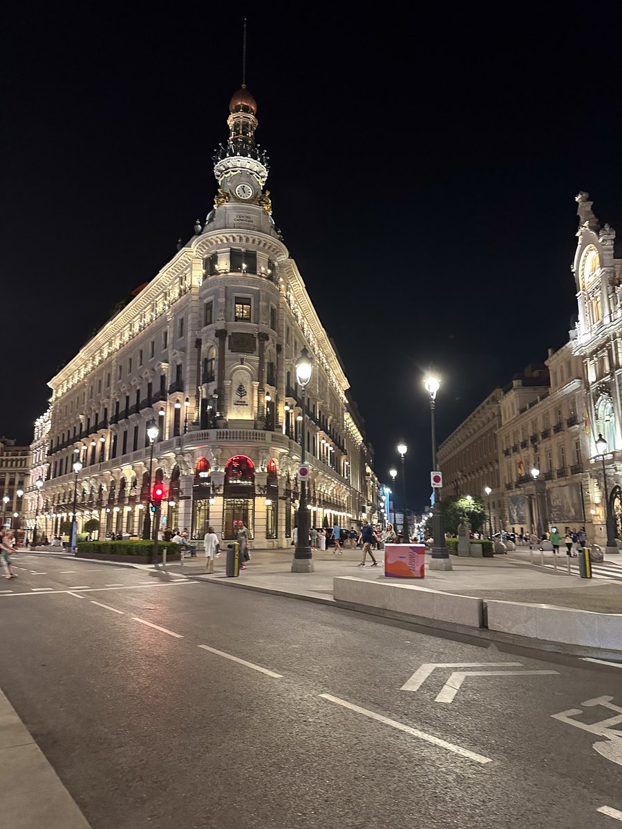 RutgersGlobal's tweet photo. As a result, my exp. in Spain has inspired me to complete my minor in Spanish even more, but continue my journey in learning Spanish, through eventually being a participant in the Boren’s Fellowship."👉Travis Anane's story: FB: https://t.co/DFsz5jjTaT IG: 
https://t.co/oonhXVvdkR https://t.co/MMtfqEMNhx