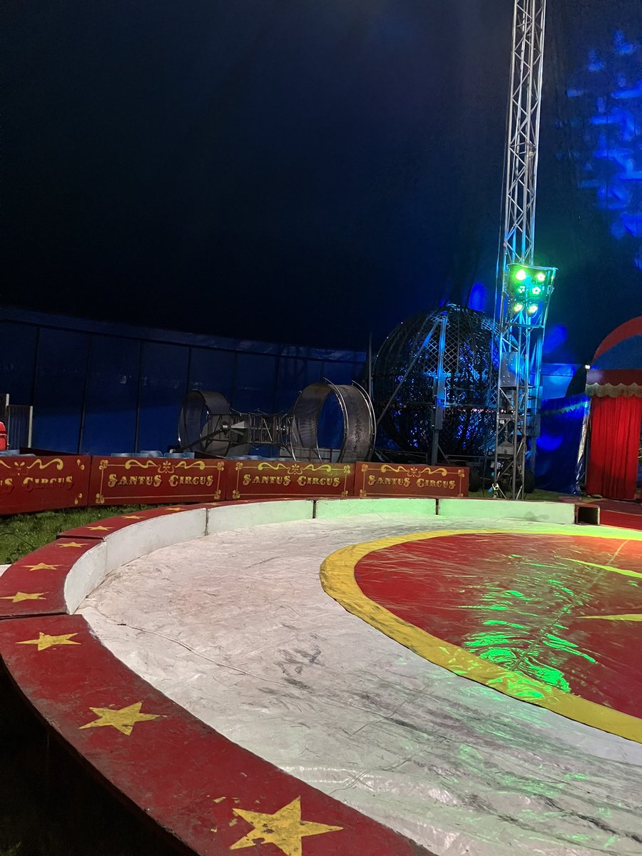 SantusCircusFanpage tweet media