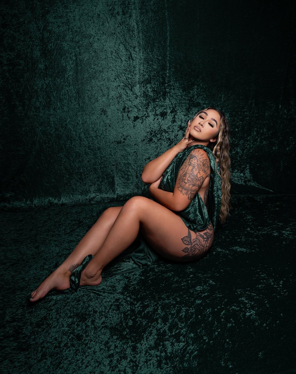 slaysammyy's tweet image. Don’t ask what i wished for #chapter23 🥂