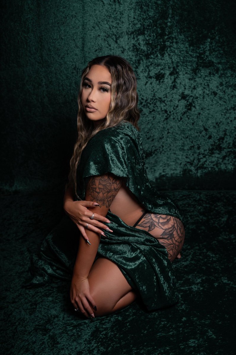 slaysammyy's tweet image. Don’t ask what i wished for #chapter23 🥂