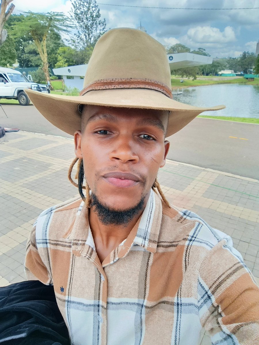 I thought dating financially stable ladies is safer.....

This one has told me she needs 250k urgently .I have to tell her even if she wants it "Slowly" it cannot be found.
🙂🙂
#NewProfilePic