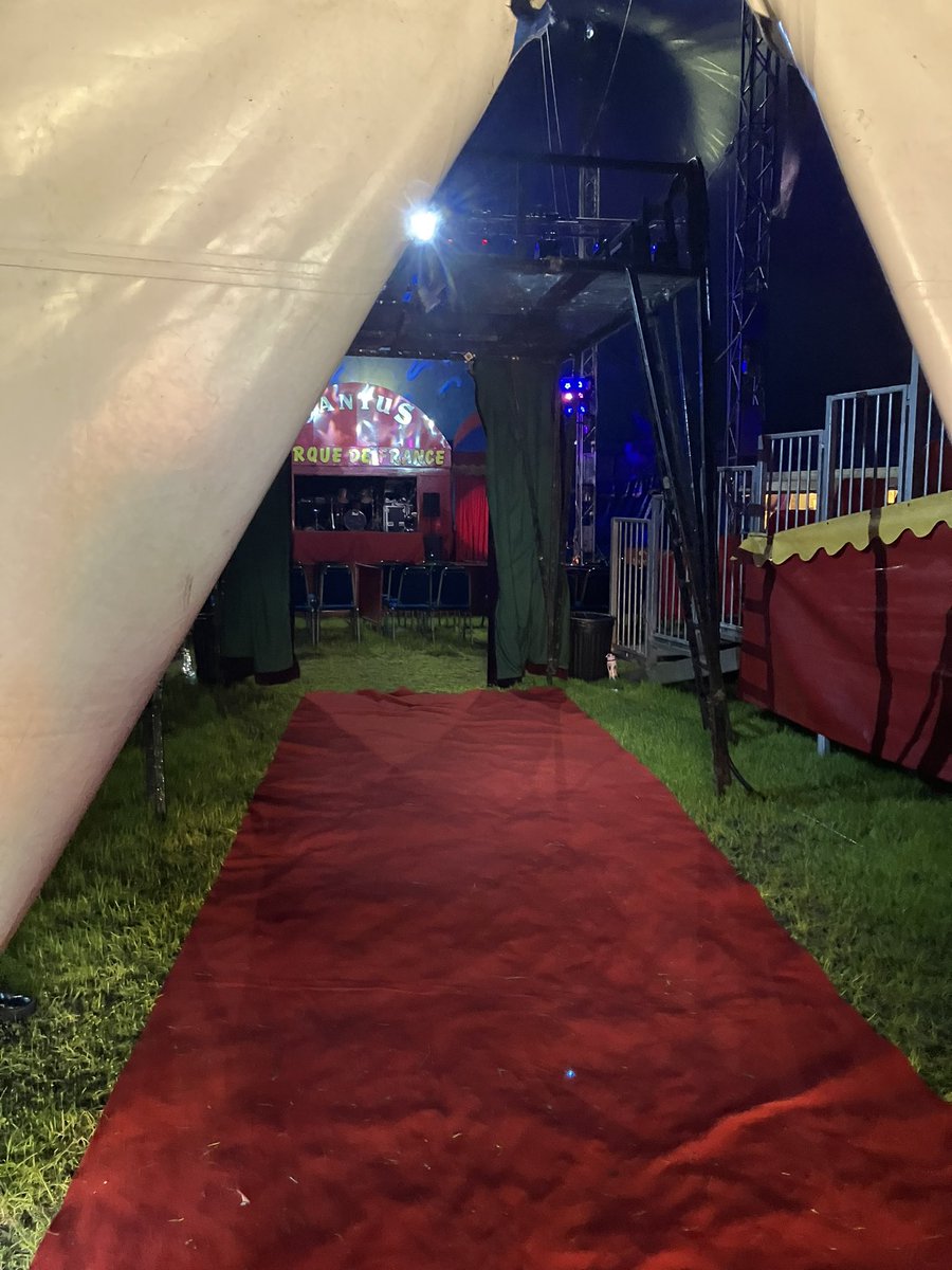 SantusCircusFanpage tweet media