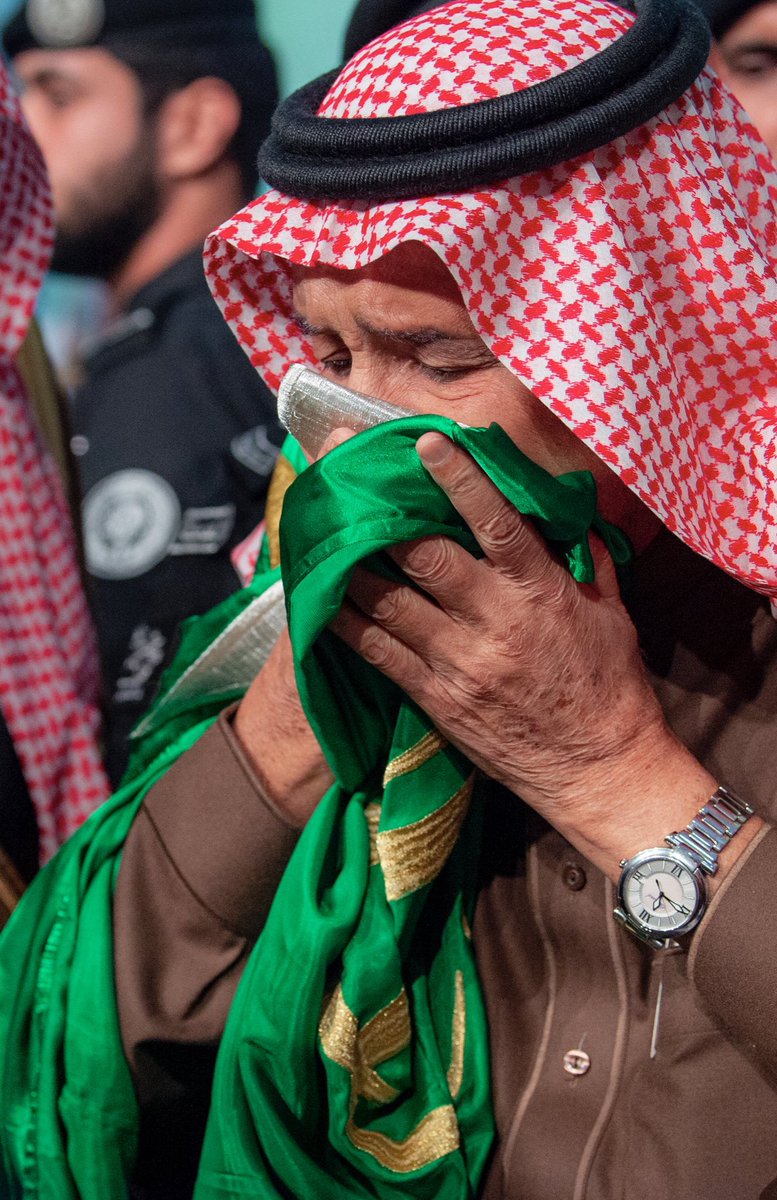 بكل فخر واعتزاز، أرفع أسمى آيات التهاني لمولاي خادم الحرمين الشريفين الملك سلمان بن عبدالعزيز -حفظه الله- بمناسبة إطلاق #مؤسسة_الملك_سلمان_غير_الربحية،  شرف كبير أن أكون شاهدًا على هذه اللحظات الإنسانية التي توثقها العدسة، وتخلد روح القائد الذي يجمع بين العطاء والإنسانية في كل