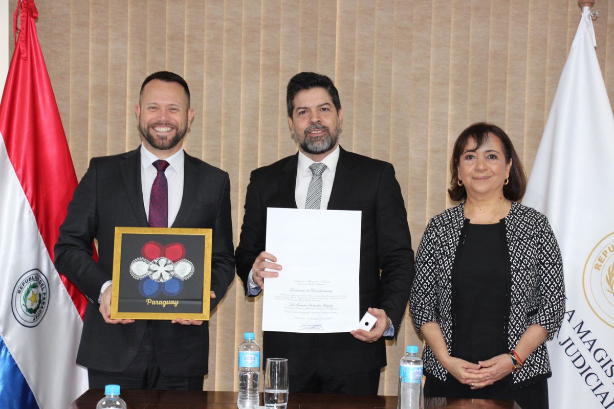 En la sala de sesiones del Consejo de la Magistratura, el presidente Dr. Gerardo Bobadilla, recibió en audiencia al Miembro consultor de la Coordinación de Tecnología en Innovación del Consejo Federal del Colegio de Abogados de Brasil y Vicepresidente de la Comisión de Derecho
