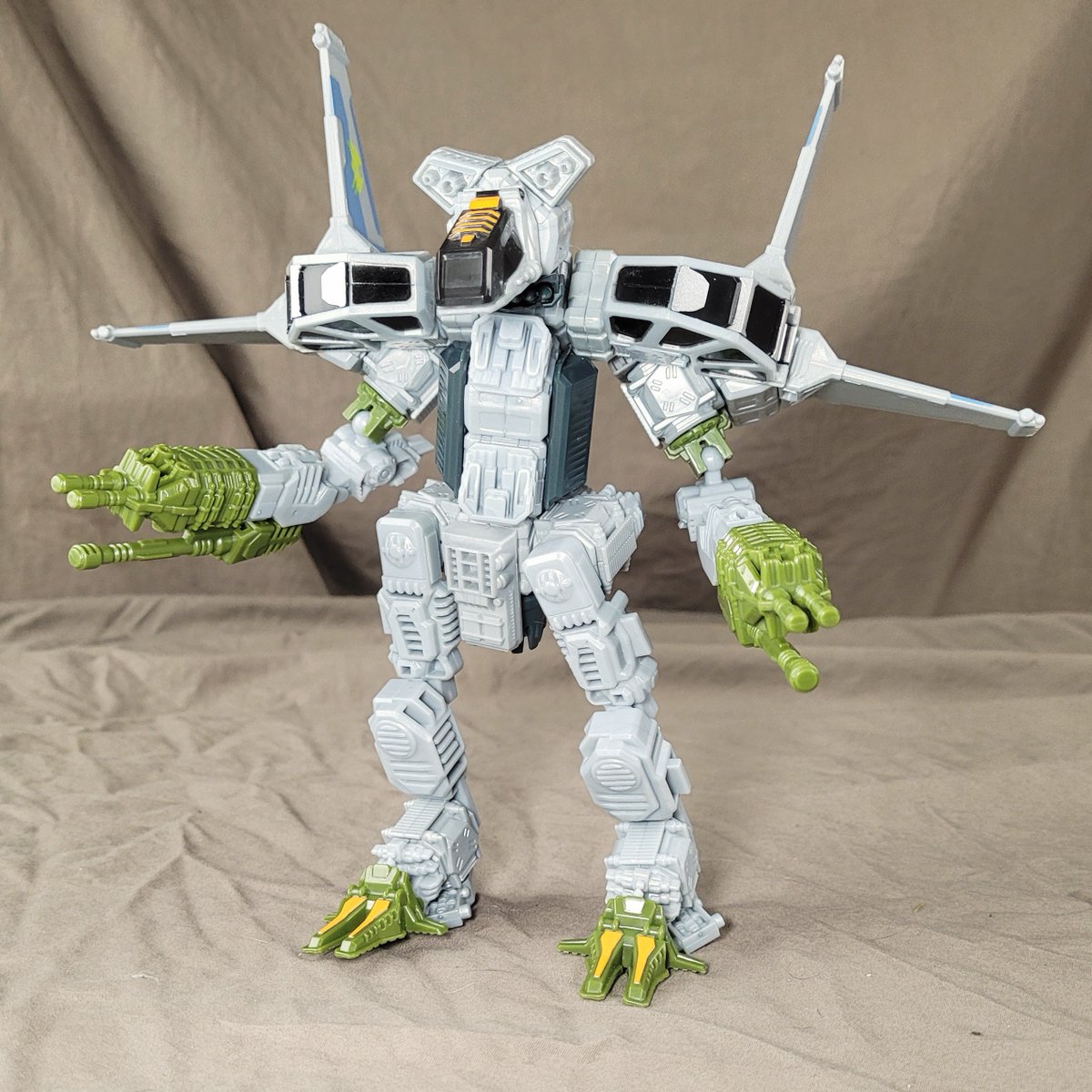 The first Forge Mech built for space combat and large fleet engagements, the Paradigm Class Mechformer challenges many key tenets of Forge military doctrine and design… Transforms with zero parts forming! @snapships #transformers #tfone #lego #moc