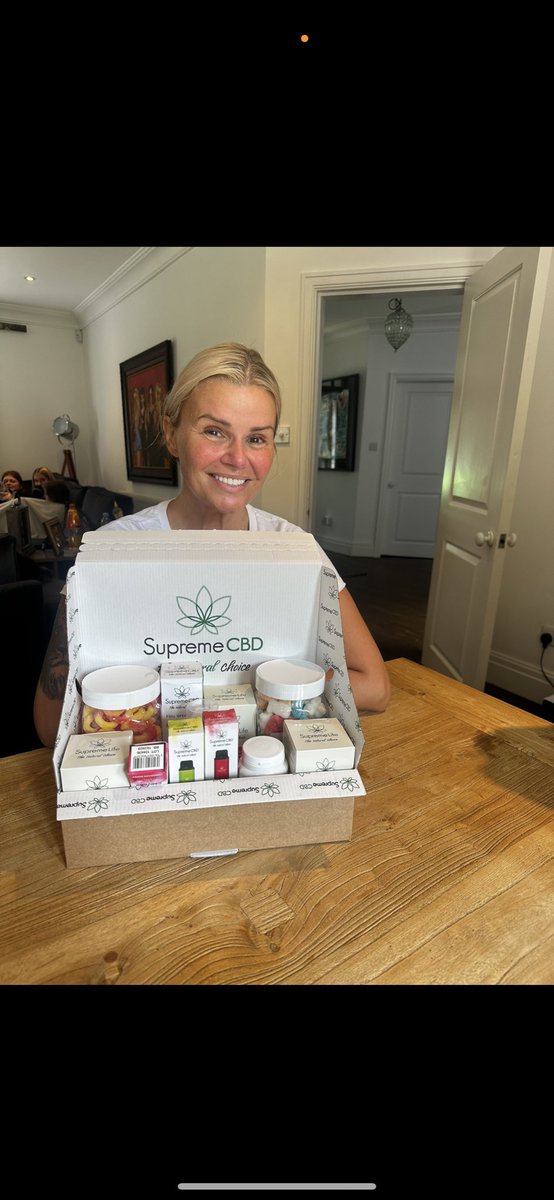 FREE COMPETITION 🤩 RETWEET AND FOLLOW <a href="/supreme_cbd/">Supreme CBD - UK’s #1 CBD OIL</a> to win a starter pack from <a href="/supreme_cbd/">Supreme CBD - UK’s #1 CBD OIL</a> I’ve been using this amazing product over a year now 💚 it’s helped me so much and tonight this oil on SALE, it works brilliant for anxiety/depression any aches/pains and insomnia 🙏🏻 save