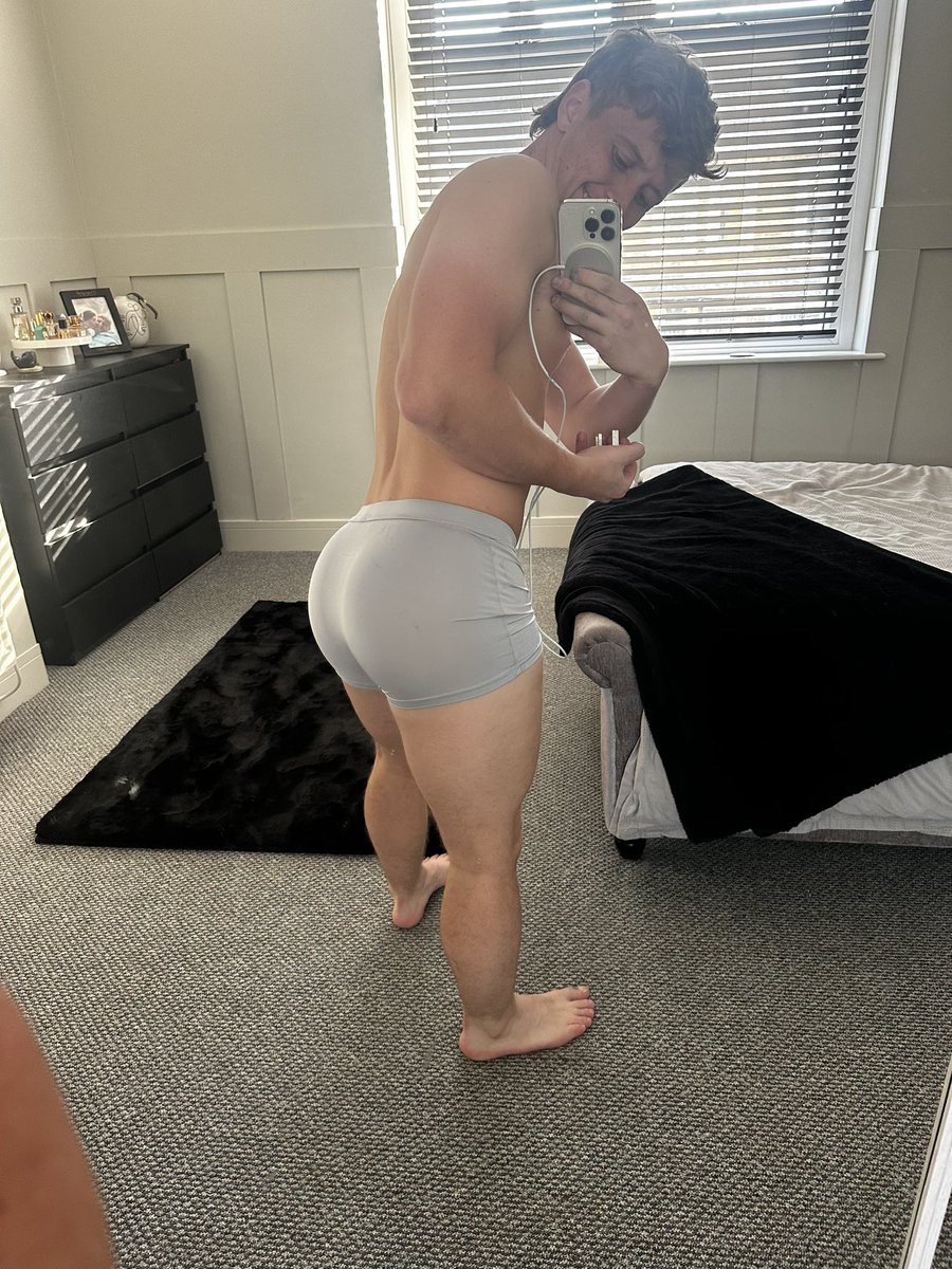 Sunburnt boys😈 big boy ass👍🏻