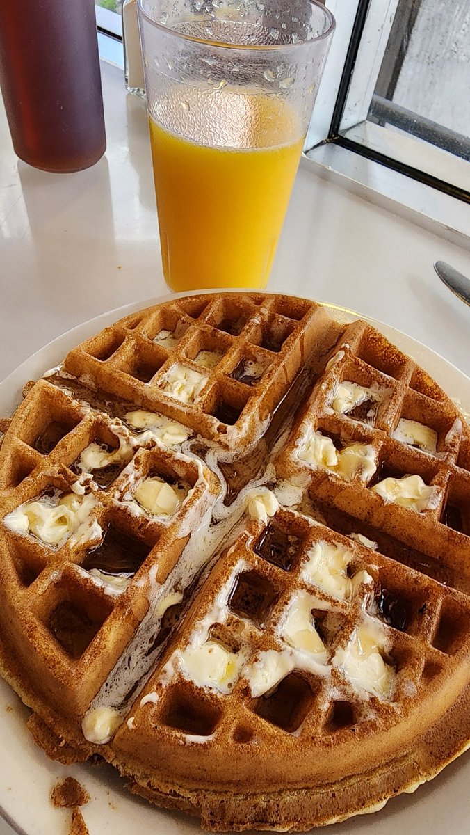 ThenoTV's tweet photo. Getting my breakfast on at one my favorite places in SD Cafe 222! https://t.co/jD0WMtwaxI
