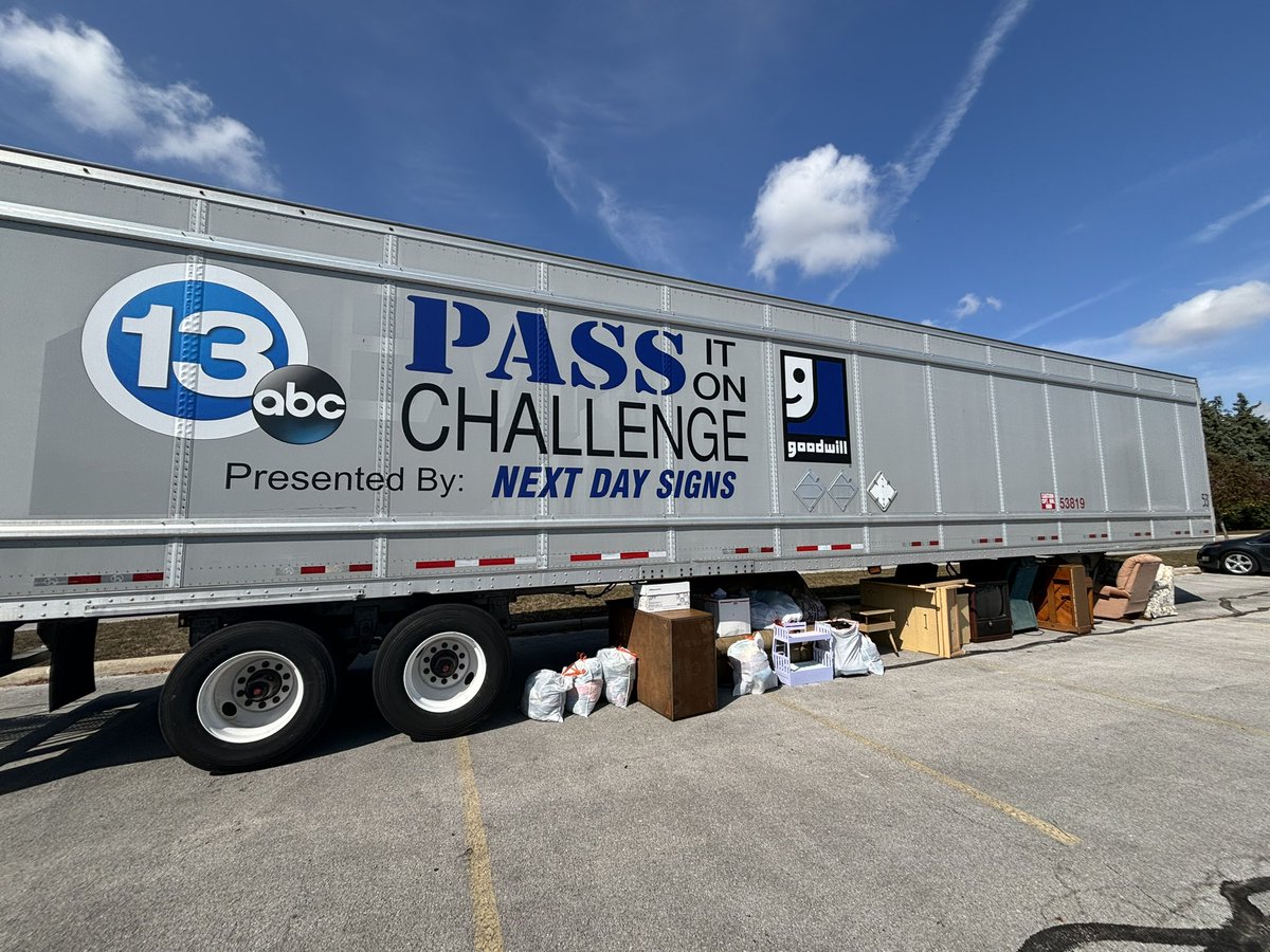 BGSchools's tweet image. Get your last-minute @goodwillnow #passitonchallenge donations to the trailer at BGHS before 6 o’clock TODAY and help us win a $500 scholarship for a 2025 BGHS graduating senior! @TedHaselman @bghsSABKeyC @DanBlackBGCS