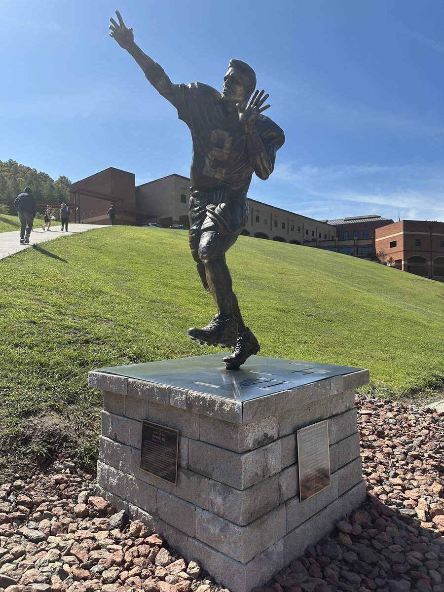 SNeilMiddleton's tweet photo. A special day in Hyden. I remember watching Tim Couch play in high school. Well deserved honor for an Eastern Kentucky legend. https://t.co/7nA6AmkOQZ