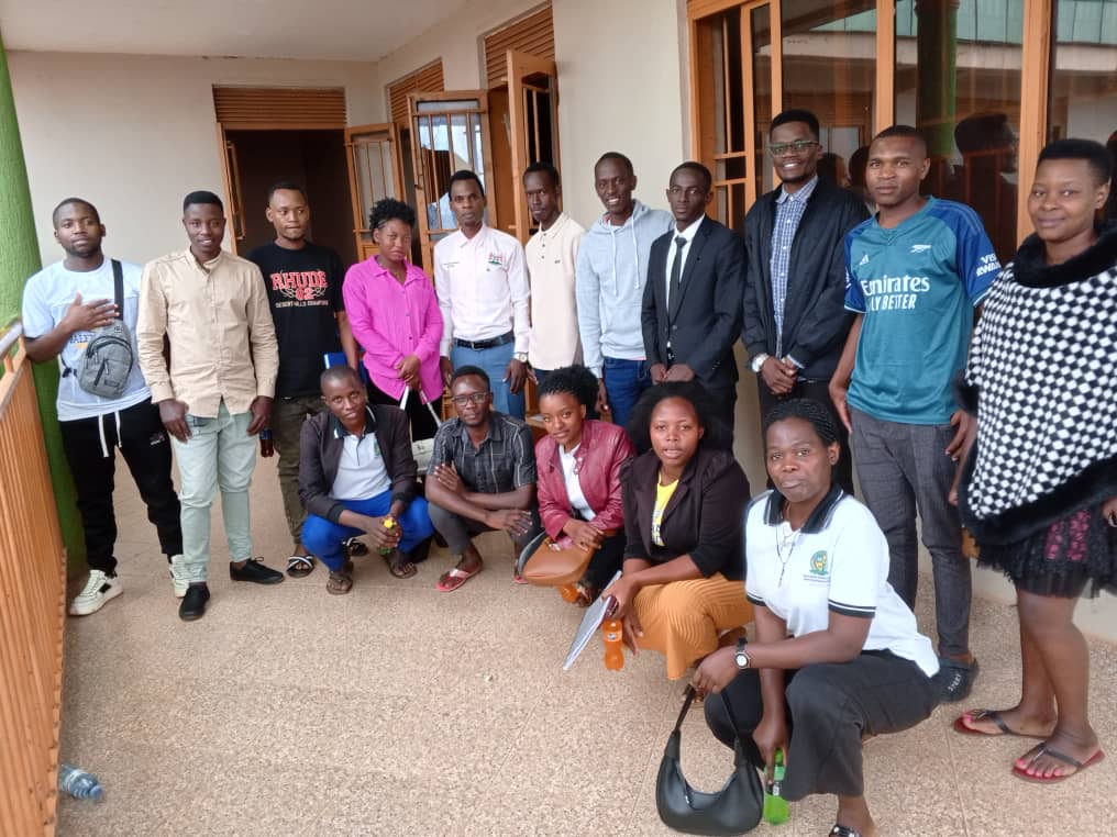 Bafumbira- Banyarwanda- barundi  metropolitan international university Students association Kampala campus Namungona pose for a picture after meeting