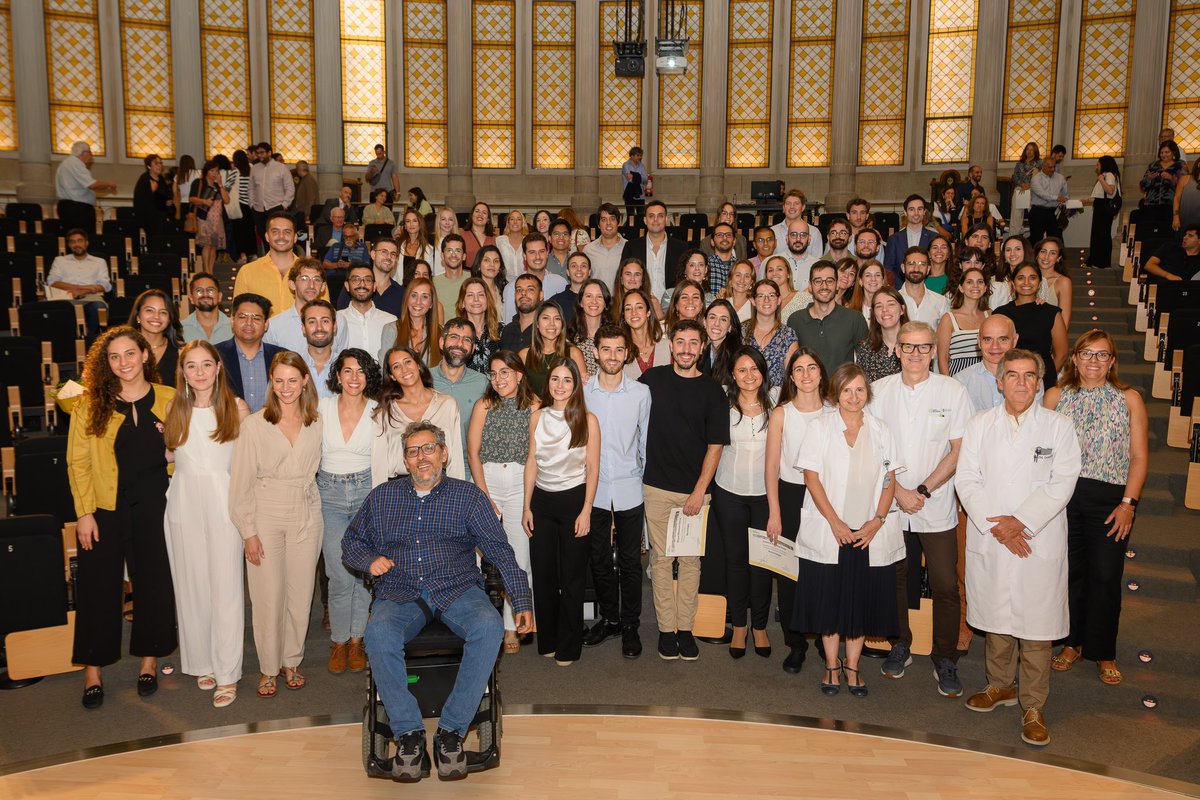 gerard espinosa (@gerardespinosa5) on Twitter photo Avui hem celebrat l’Acte de Reconeixement dels residents 2020-2024
Gràcies infinites pel vostre esforç i compromís amb els pacients
Felicitats als guardonats amb els Premis: Generació COVID😜😜 
Cloenda excepcional amb el Cor del Clínic <a href="/hospitalclinic/">Hospital Clínic</a> Avui hem celebrat l’Acte de Reconeixement dels residents 2020-2024
Gràcies infinites pel vostre esforç i compromís amb els pacients
Felicitats als guardonats amb els Premis: Generació COVID😜😜 
Cloenda excepcional amb el Cor del Clínic <a href="/hospitalclinic/">Hospital Clínic</a>