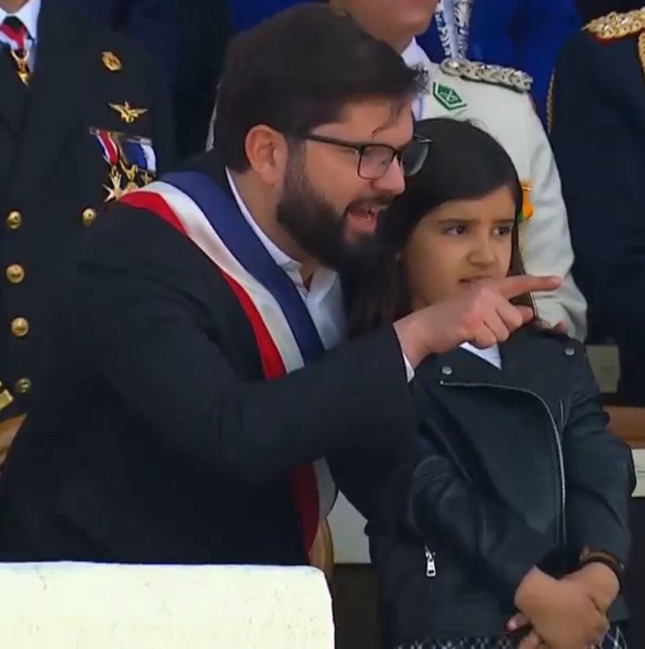 Mira, por allá están llorando los fachos kls #ParadaMilitar2024