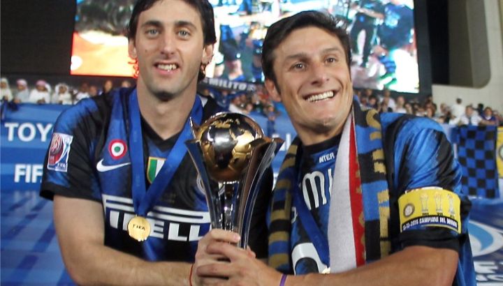 Existen aprox 326.000 clubes de FIFA:

-Sólo 31 fueron campeones del mundo.

- De los 31, sólo 14 nunca descendieron.

- De los 14, solo 7 ganaron 3 o más.

- De los 7, solo 3, jamás perdieron una final del mundo. Nacional, Sao Pablo e Inter de milán. 

Salú, si estas entre los 3