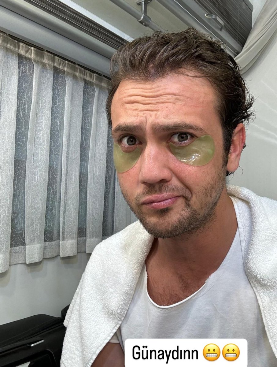 Salió mascarilla de ojos! 🥰
#ArasBulutİynemli <a href="/ArasitasTW/">Aras Bulut Iynemli - Arasitas Oficial 🇦🇷</a>