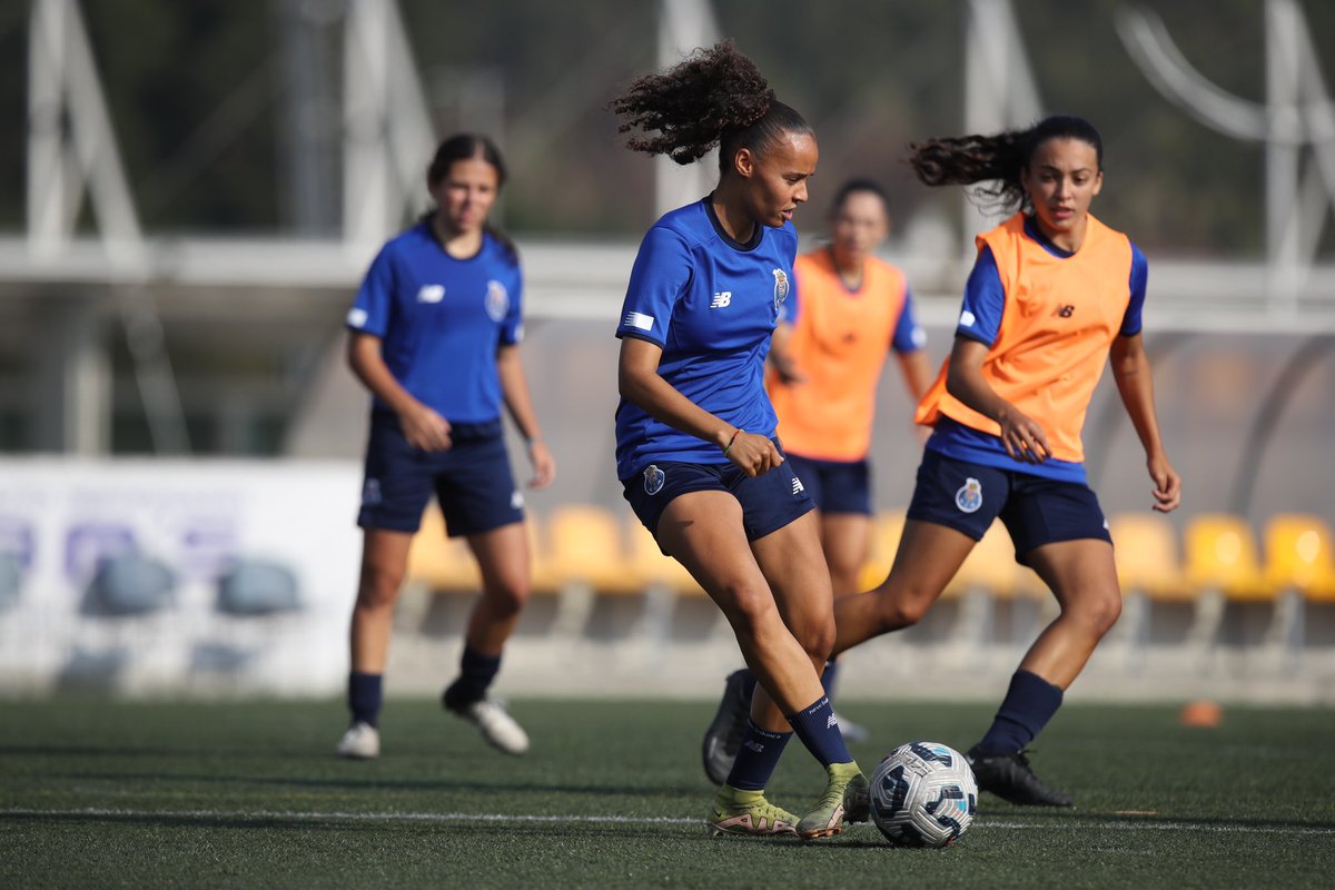 Preparação #FCPortoW 💪

Domingo temos o 1.º jogo oficial 🔵⚪
15h @ Ac. de Viseu 🐉 Entrada Livre