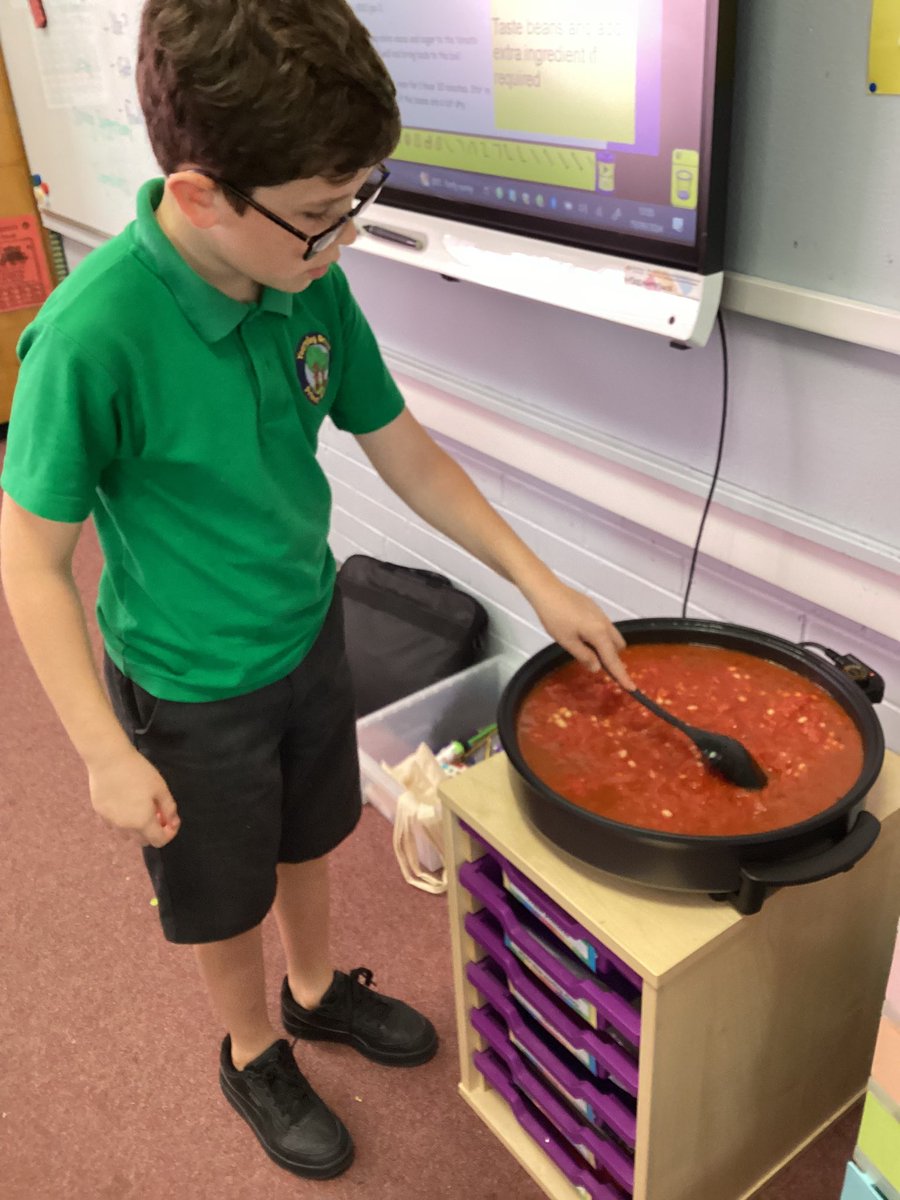 4Yearsley's tweet photo. This afternoon we made homemade baked beans. 😊 https://t.co/YoYhunxy2f
