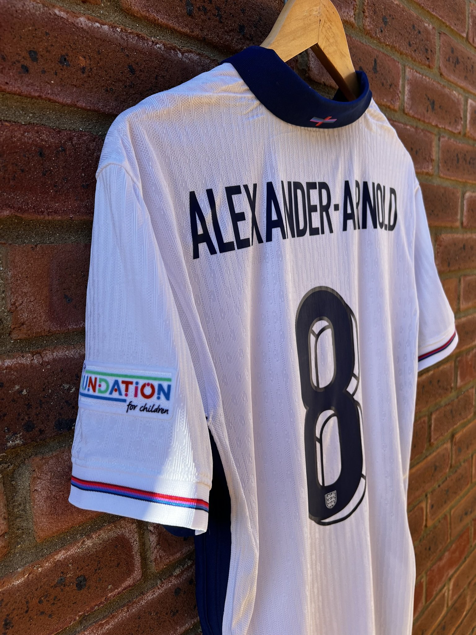 イングランド ALEXANDER-ARNOLD 8番シャツ EURO2024仕様 イングランド ALEXANDER-ARNOLD 8番シャツ EURO2024仕様 2024