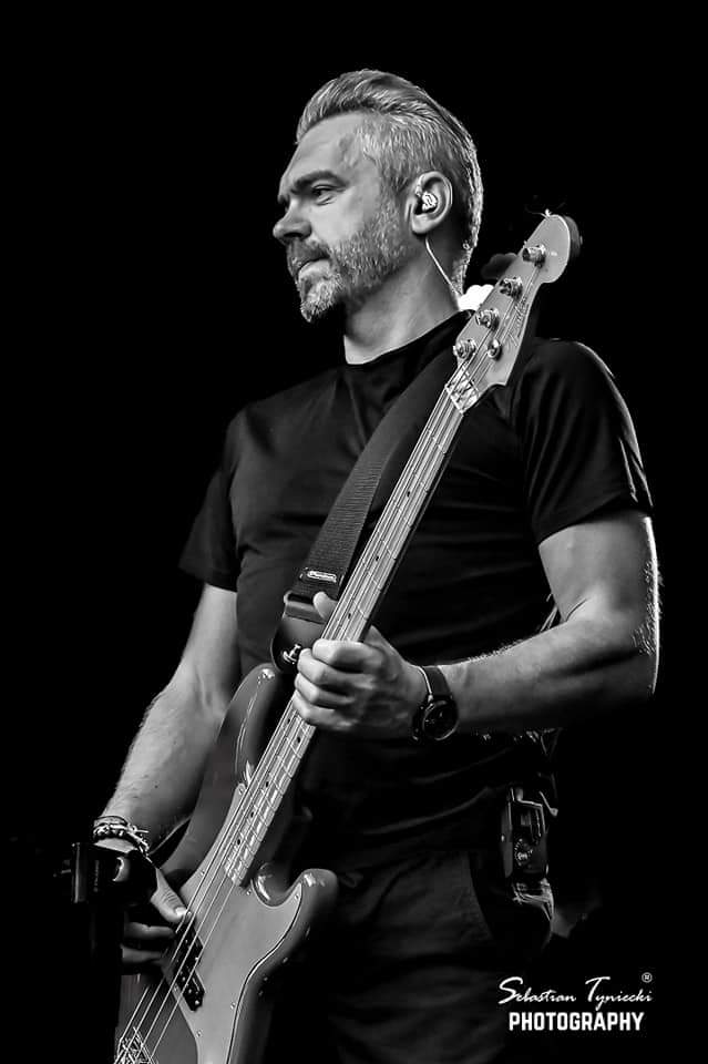 Arkadiusz Wiśniewski <a href="/CzerwoneGitary/">Czerwone Gitary</a> 
#czerwonegitary #music #live #concert #new