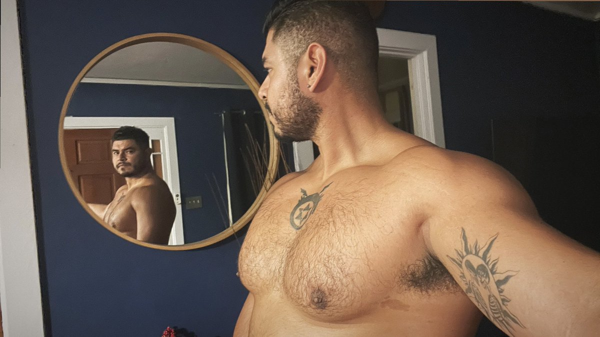 roridri01's tweet photo. Chest day was a success 
#chest #pec #latino #gay https://t.co/6tPpTKRBhS