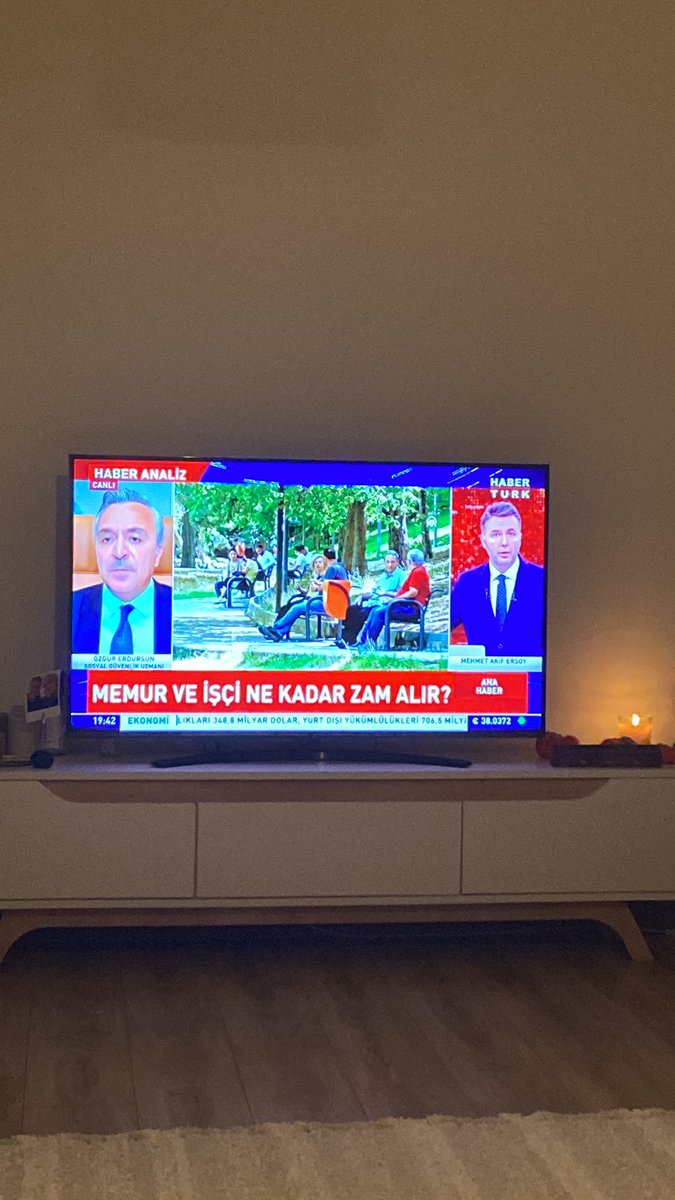 Yarın her şeye zam gelir artık #asgariücret e zam konuşulmaya başlandı ya 😡 yine kimse gereksiz ve fahiş  zamlara sesini çıkarmaz. Günün sonunda boşu boşuna maaşlara zam yapılmış olur 🤷🏻‍♀️ 

#perşembe 
#habertürk 
#anahaber