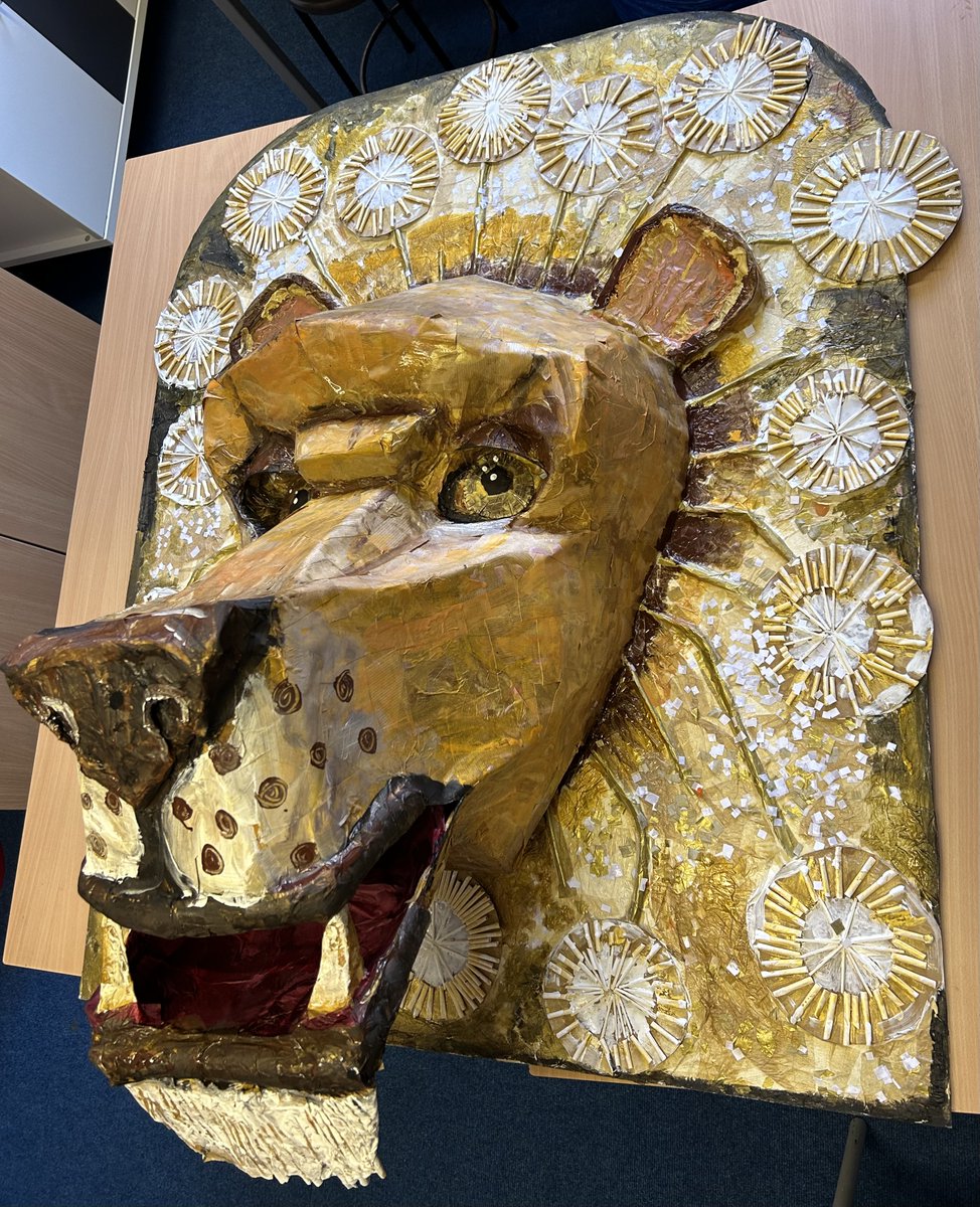 I've been up to Somerset today to work with the lovely KS1 kids at Othery School . . . and we've made a 'Dandelion Lion' 😮😁 It's big, but not too scary. darrellwakelam.com