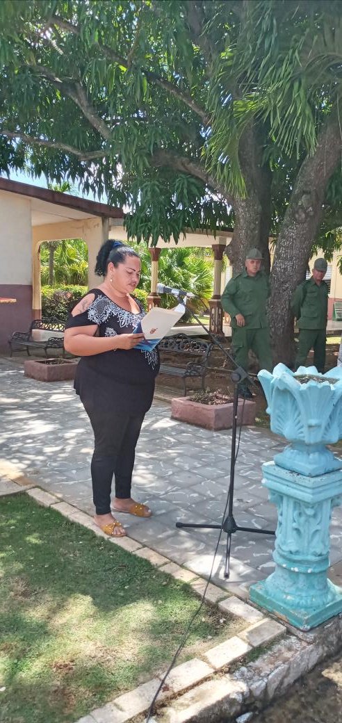 Acto político cultural por el 53 aniversario del SNTCD, donde se reconocieron a trabajadores por más de 5,10,15,20,25,30,35,40 y 45 años ininterrumpidos en la institución armada.
La actividad estuvo presidida por el Jefe de la RM y la secretaría del Buro territorial.