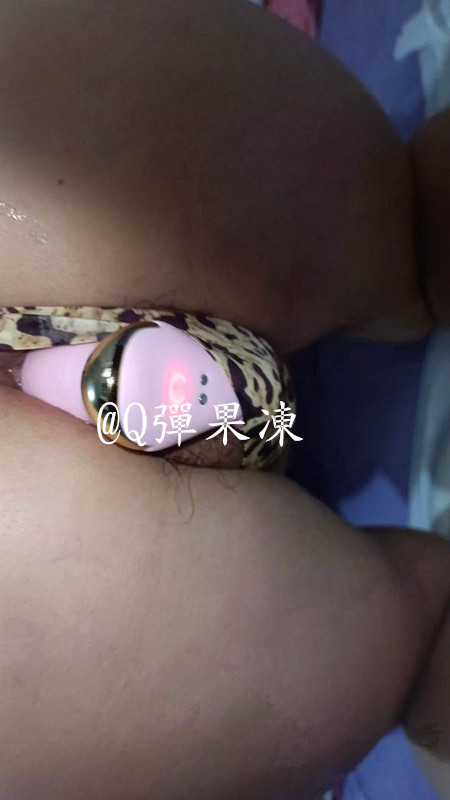 睡不着自慰中...   
現在還有誰鷄鷄硬着著     
點❤留言：321  
我傳裸照給你看~ https://t.co/G2nS4v6JO7