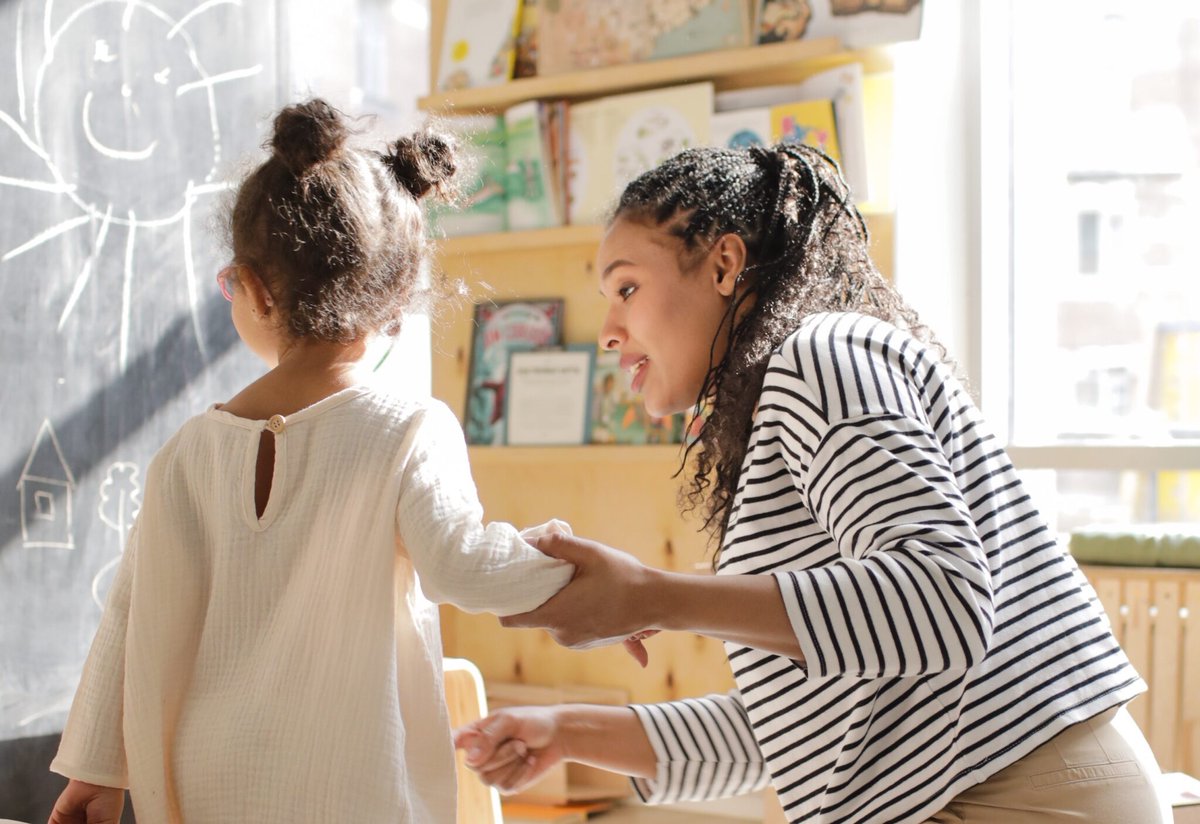 Latina moms have to work PAST age 100 to catch up to what their white, male counterparts make by age 60. Las mamás latinas tienen que trabajar hasta que tienen MÁS de 100 años para ganar lo que gana un hombre blanco hasta los 60 años. LatinaPayEquity.com