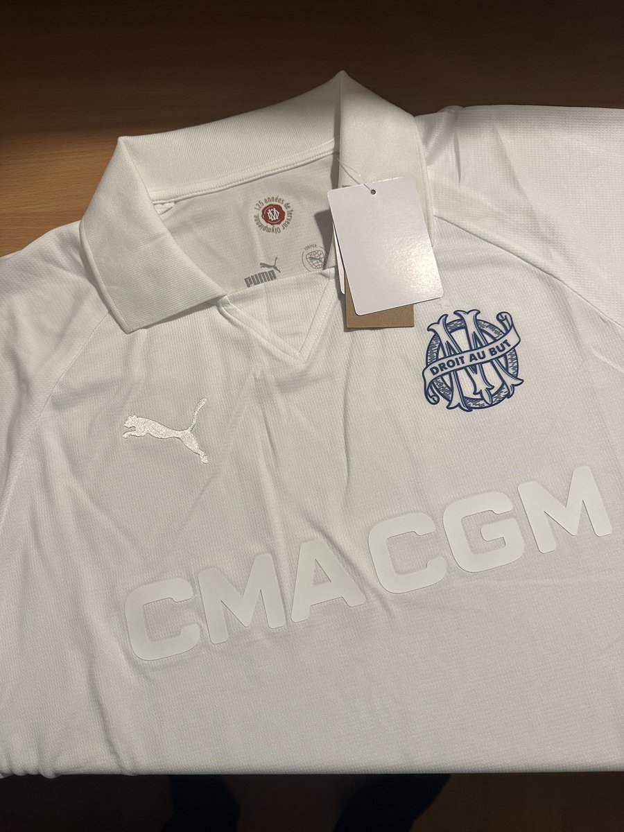 GuilDcqt's tweet image. 🚨Je vous fait plaisir !🚨 

À l’occasion des 125 ans de notre club préféré, @pumafootball et moi avons décidé de vous faire gagner le maillot anniversaire déjà mythique de l’OM ! 🎁

Les conditions sont simples : 

- Follow @GuilDcqt et @pumafootball sur Twitter et RT ce post 
-…