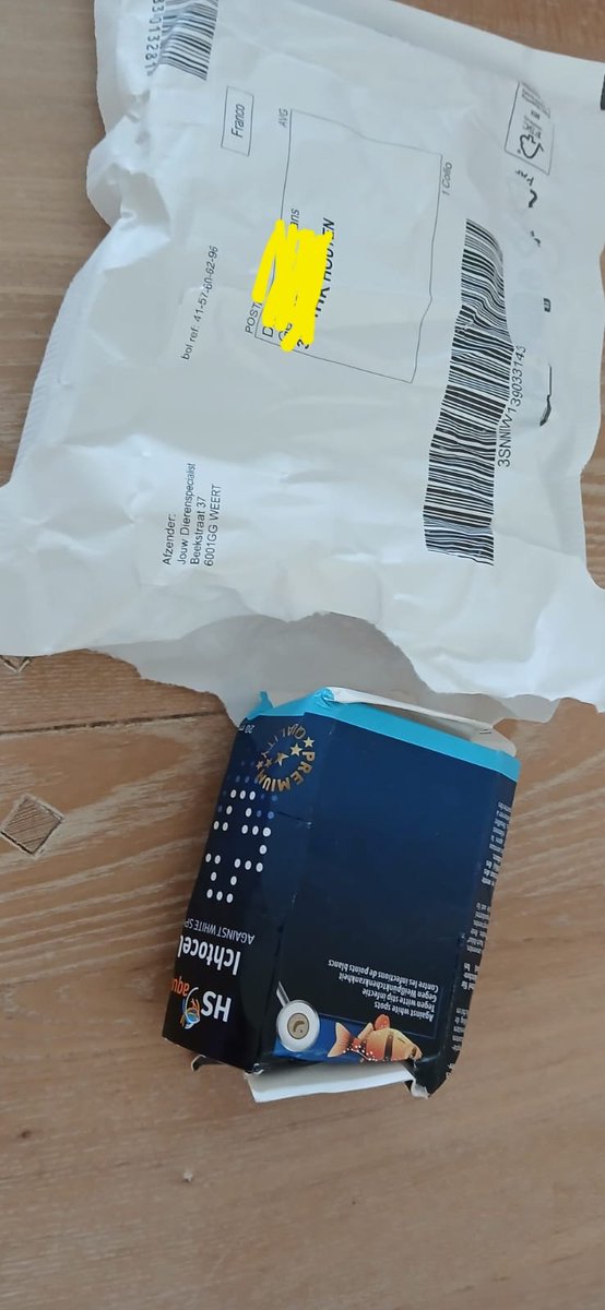 DamiaanOff's tweet photo. @PostNL bezorger vond deze pakketjes van @bol_com en @Zalando brievenbus waardig, wij vonden dat niet zo aardig #doorduwen #fail https://t.co/w7tzb7pnII
