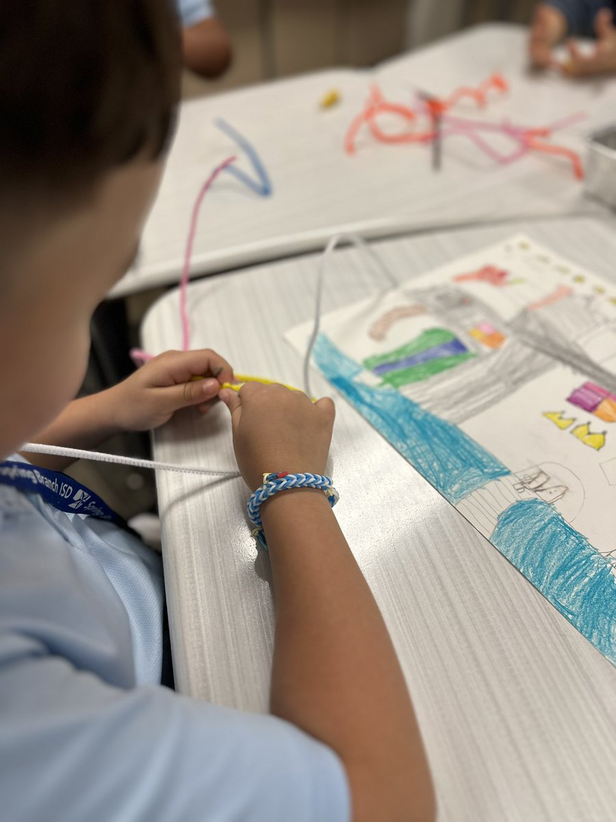 tacoboutkinder's tweet photo. Science👩‍🔬👨‍🔬I absolutely love how they’re working together to build their towers! Future Engineers 🙌🏽❤️ @Buffalo_Creek1 @SBISDScience https://t.co/fZ9SIGpoRv