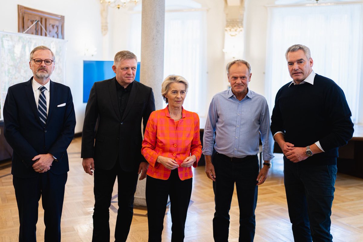 Die von den Unwettern schwer getroffenen Länder arbeiten eng zusammen, um die Schäden zu bewältigen.  Aus dem Kohäsionsfonds wird Österreich 500 Mio. Euro abrufen können, um den Menschen rasch zu helfen, die Schäden zu beseitigen und zerstörte Infrastruktur wieder aufzubauen.