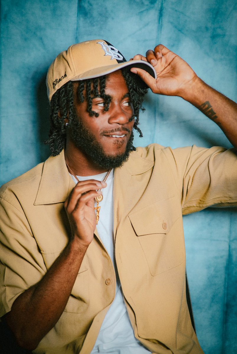 nlshuncho's tweet photo. “Math taught me to divide, English taught me to write, but College taught me to Survive” - Huncho #snrszn 📚 https://t.co/2hdKQZAS7J