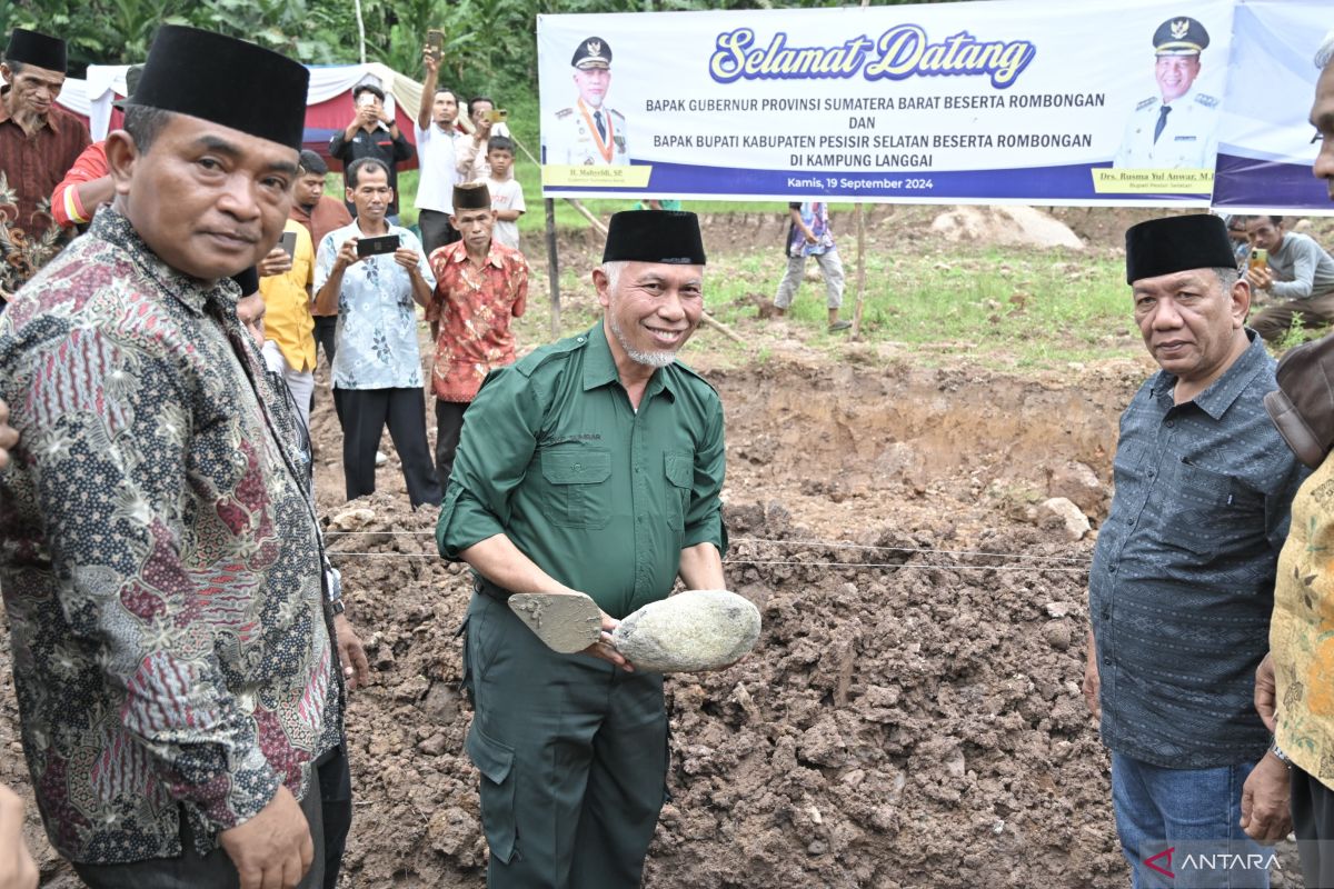 kabasolok's tweet photo. Gubernur Mahyeldi Letakkan Batu Pertama Pembangunan Kembali Masjid Darul Ihsan Langgai yang Rusak karena Bencana https://t.co/K9btVzJnVu https://t.co/UuqW4gydIT