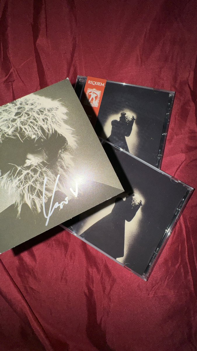 minggwoo's tweet photo. @keshimusic i got my signed #requiem today bestie! https://t.co/B5GHhILWvs